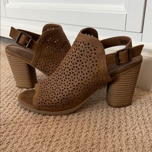 Universal Thread Tan Perforated Heeled Sandals